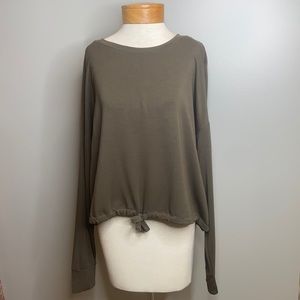 Drop sleeve tie hem top